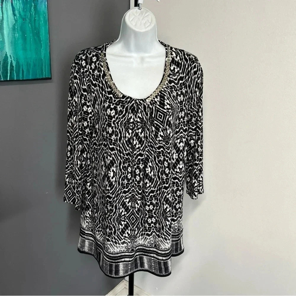 GLORIA VANDERBILT Women's Small Animal Print Slinky Top Embellished Stretch Sexy